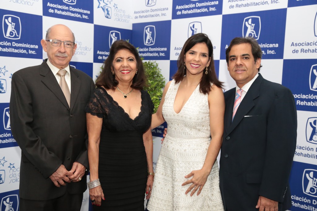 José Suarez, Lilian Peña de Suarez, Erika Suarez y Héctor García.