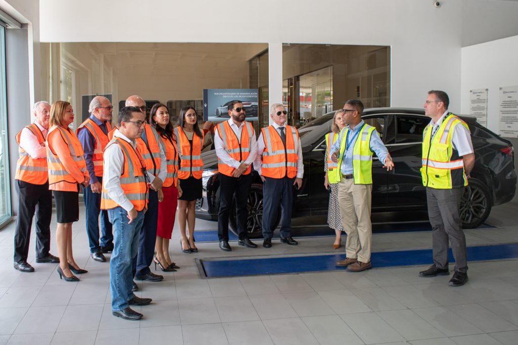 Euri Andújar, Presidente ANEIH; Ángelo Viro, Vicepresidente; Francis Mateo, segundo vicepresidente; Waler Sterlin, Secretario; Jessica Calcagno, Directora Ejecutiva, así como sus vocales, Indhira Jiménez, Leandro Vargas, José Luis Castillo y Gilda Vásquez por parte de Reid Clara Reid de Frankenberg, Bienvenido Lora y Herbert Scharf