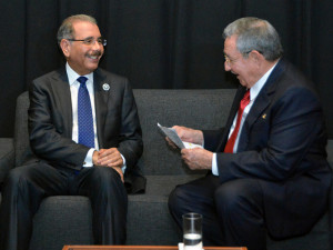 El presidente Dominicano, Danilo Medina y el presidente cubano, Raúl Castro, en su más reciente  visita a esa Isla.