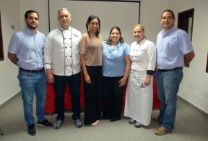 Salvador Nunziata, Francis Cabreja, Rosa Arredondo, Presidenta ADCS; Verónica Díaz, coordinadora académica; Chef Annie Camacho y Edgardo Morales. 