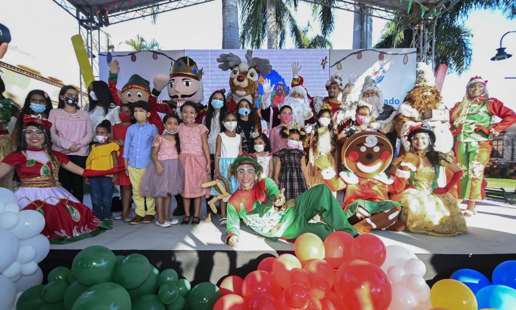Premiación del 51° Concurso de Pintura Infantil Navideño Nidia Serra se caracterizó por las sonrisas y los aplausos de 18 niños y sus padres, que disfrutaron de un espectáculo musical con personajes navideños.